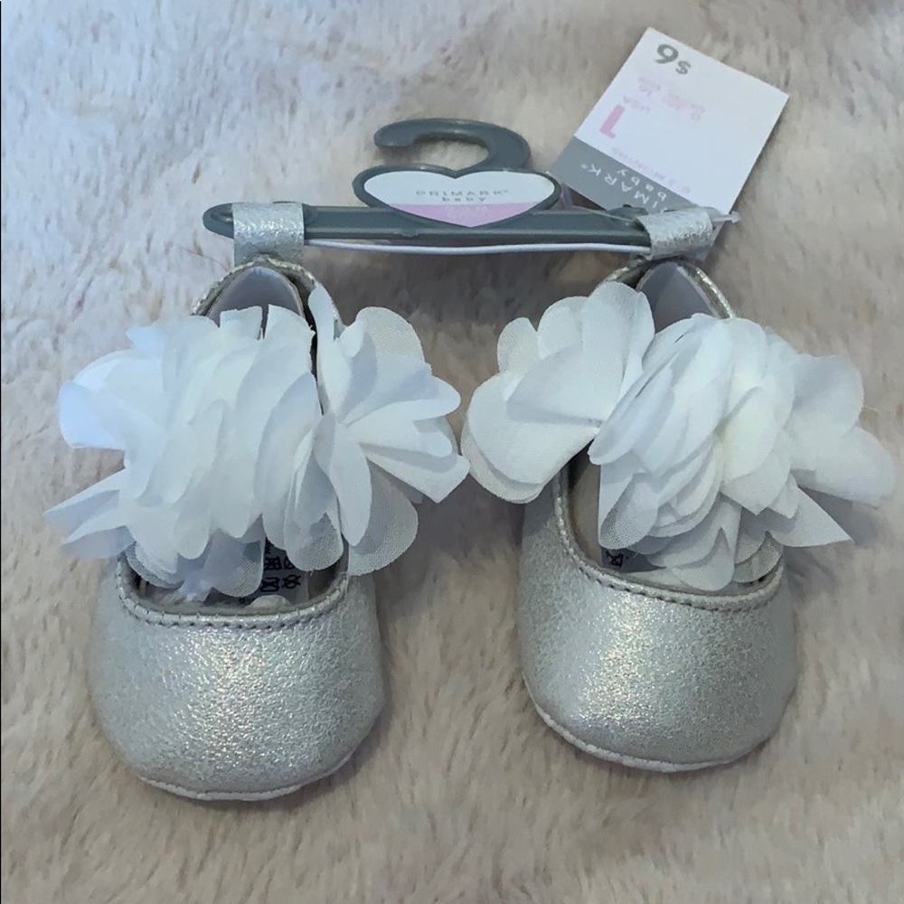 Primer baby shoes